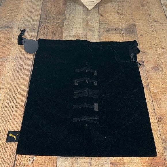 Puma Fenty Velour Dust Bag Medium Size: Black
New unused - Picture 2 of 5